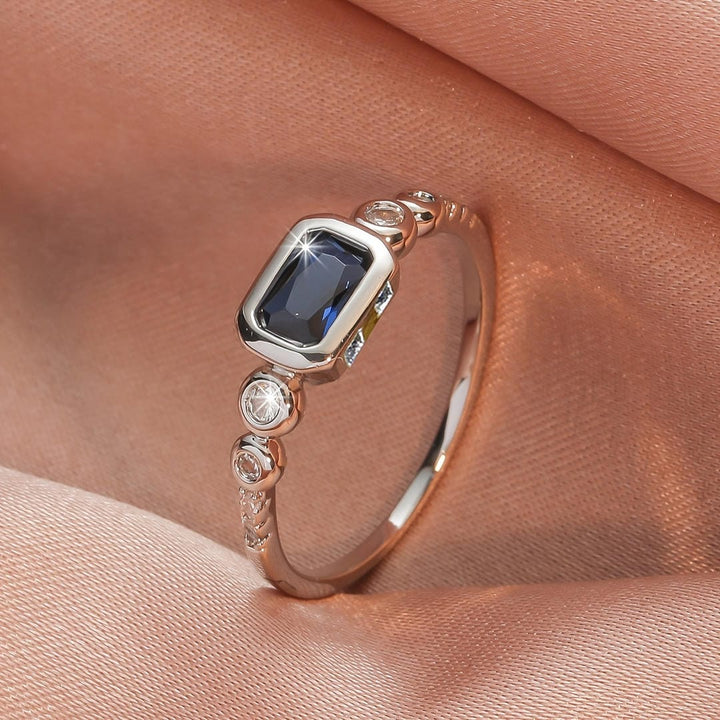 Nereine™ - White Gold Sapphire Ring