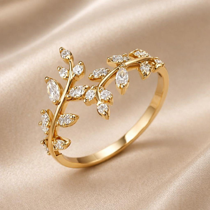 Vine Ring in White Gold with Zirconia