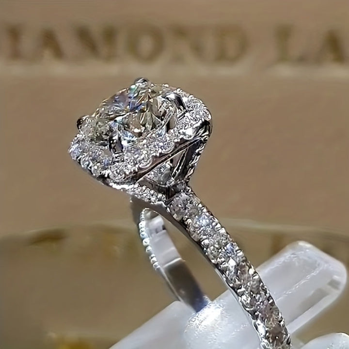 Elegant White Gold Ring Featuring Inlaid Zirconia