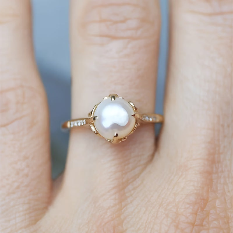Delicate Ring in Pearls and Crystals