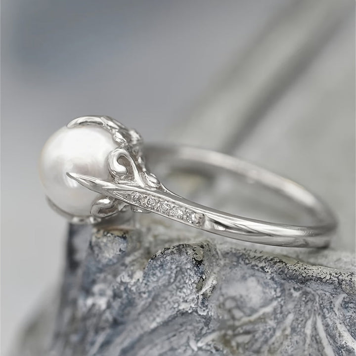 Delicate Ring in Pearls and Crystals