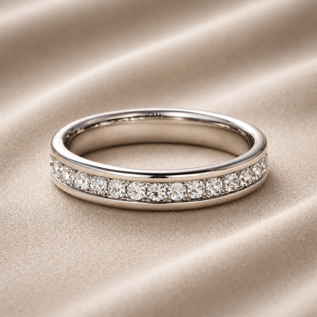 Sparkling Zirconia Ring in White Gold