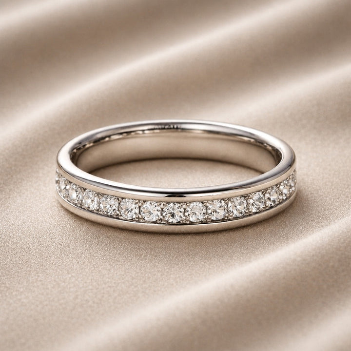 Sparkling Zirconia Ring in White Gold
