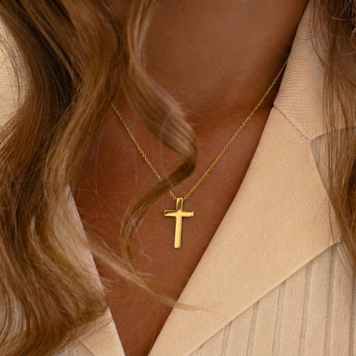 Éternelle™ - Custom Engraved Cross Pendant Necklace
