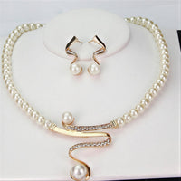 Elegant Jewelry Set with Pearls