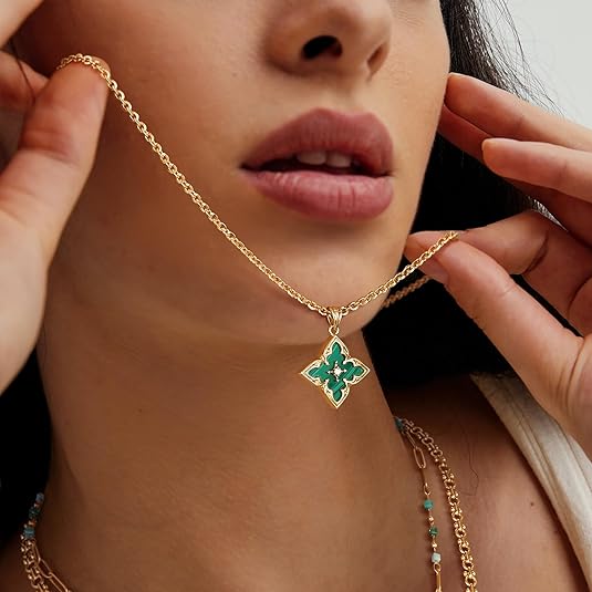 Tiana™ - Collana con Pendente a Trifoglio in Oro e Smeraldo