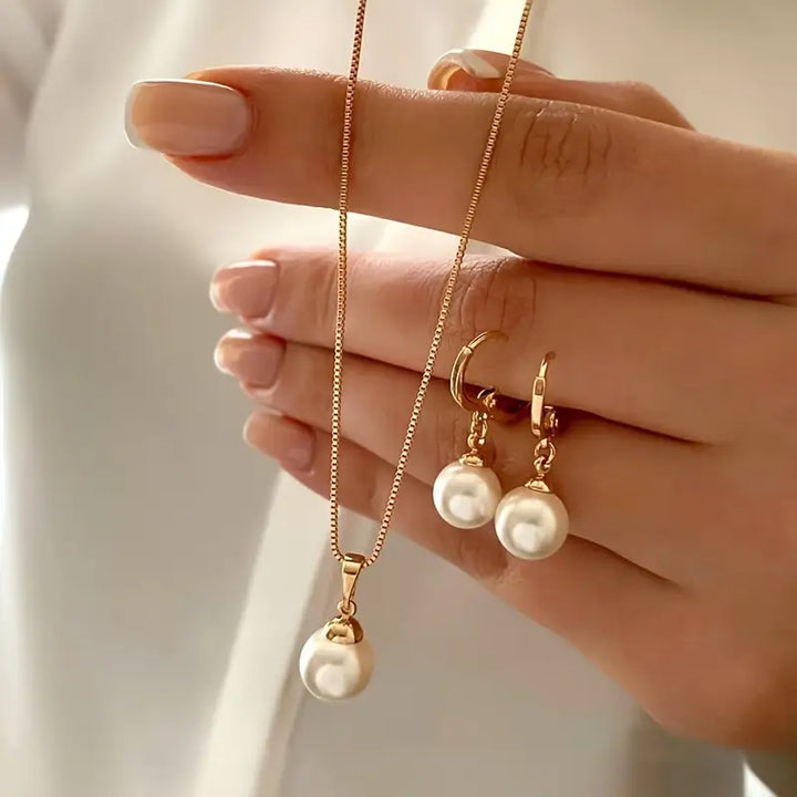 Elegant and Graceful Necklace Set with Pearls