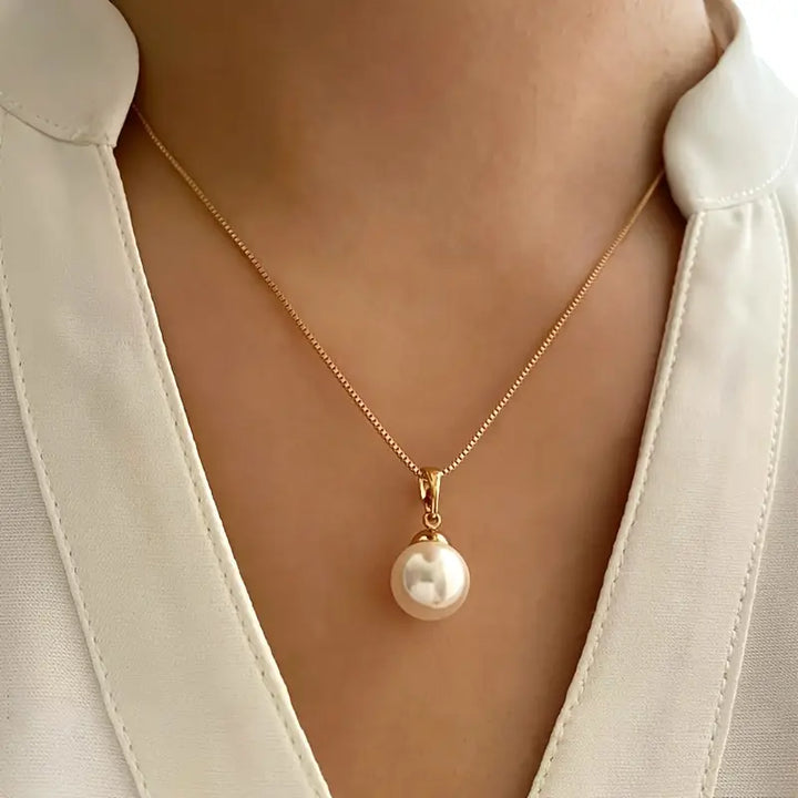 Elegant and Graceful Necklace Set with Pearls