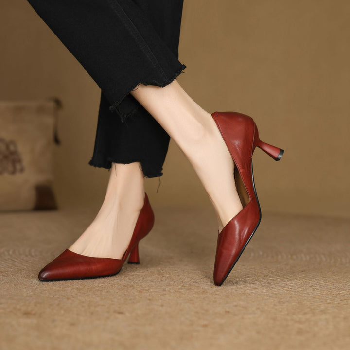 Gretchen pumps, front view in Bordeaux Red