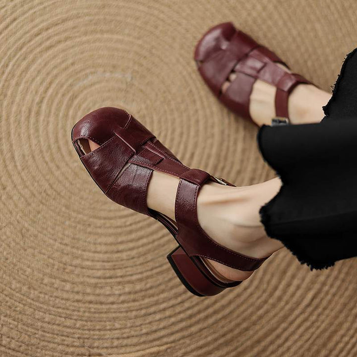 Doreen heels, close-up of breathable cutout detailing