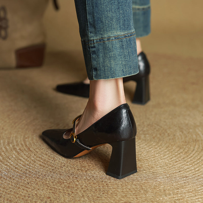 Bridget pumps, detail of modern square toe