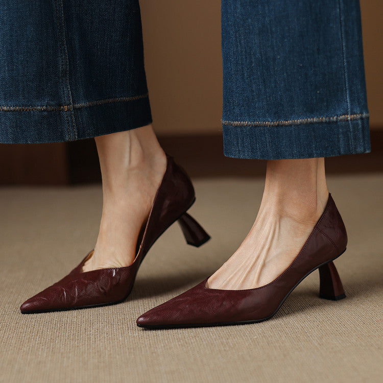 Bordeaux Wine lambskin pump with pointed toe, three-quarter view