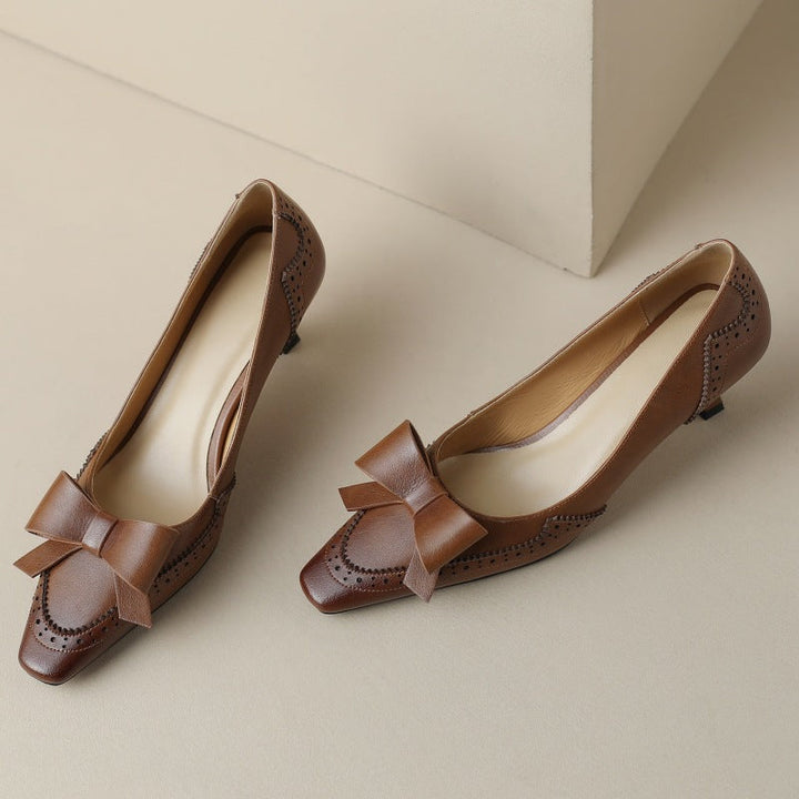 Top-down view of a bow-detail leather pump