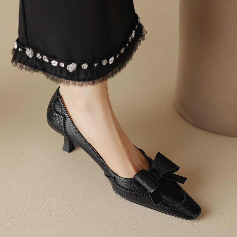 Bow leather pump, angled sculpted-heel view