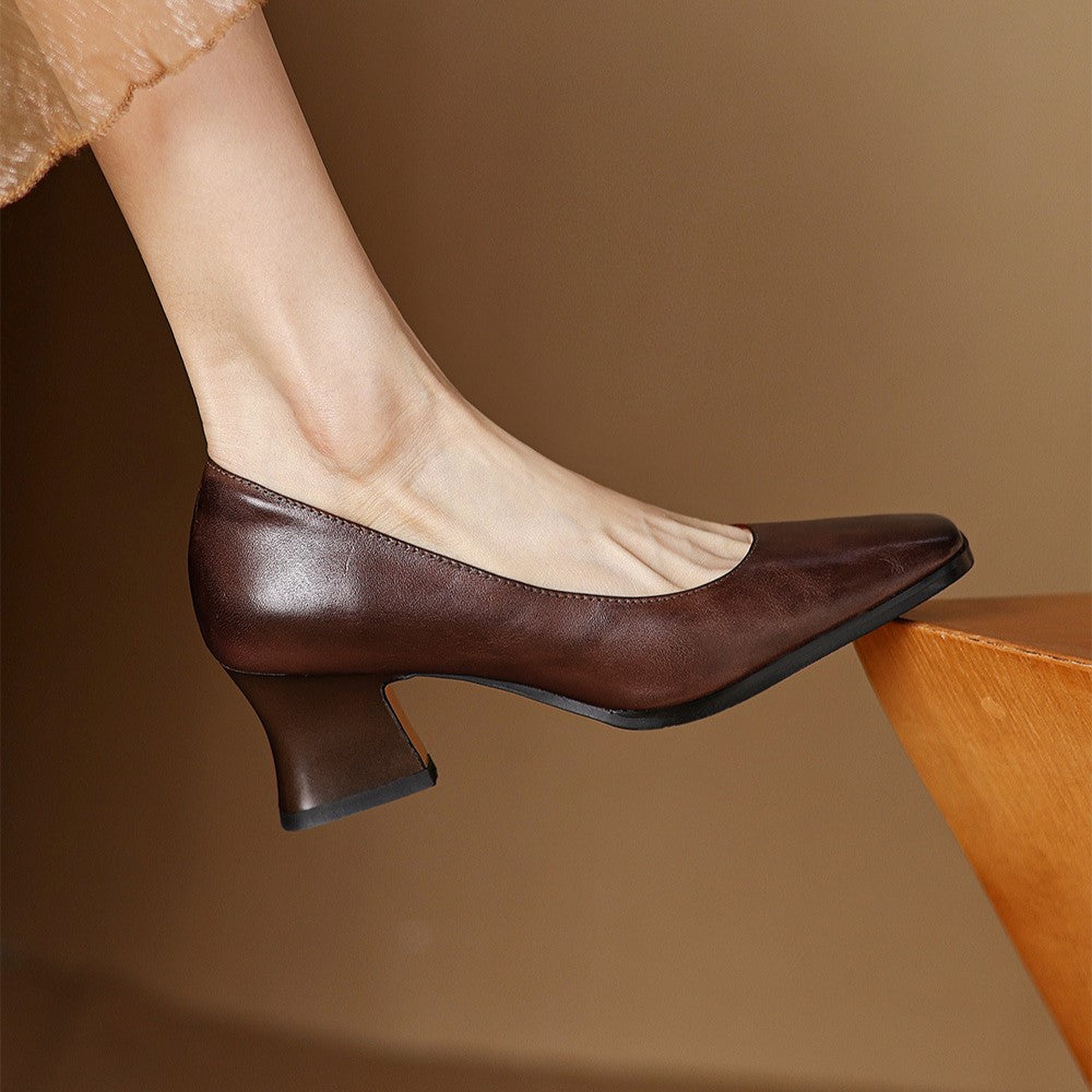 Gail pumps, close-up of square toe