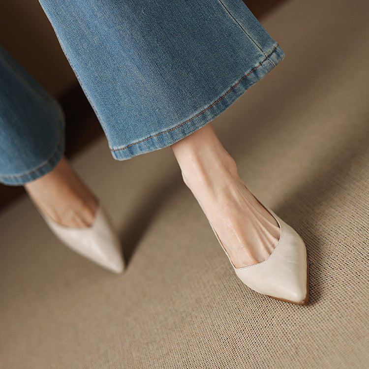 Close-up of mid heel on Maureen lambskin pumps