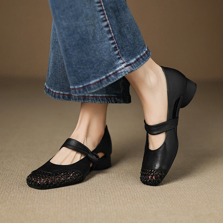 Cushioned leather insole of a woven Mary-Jane