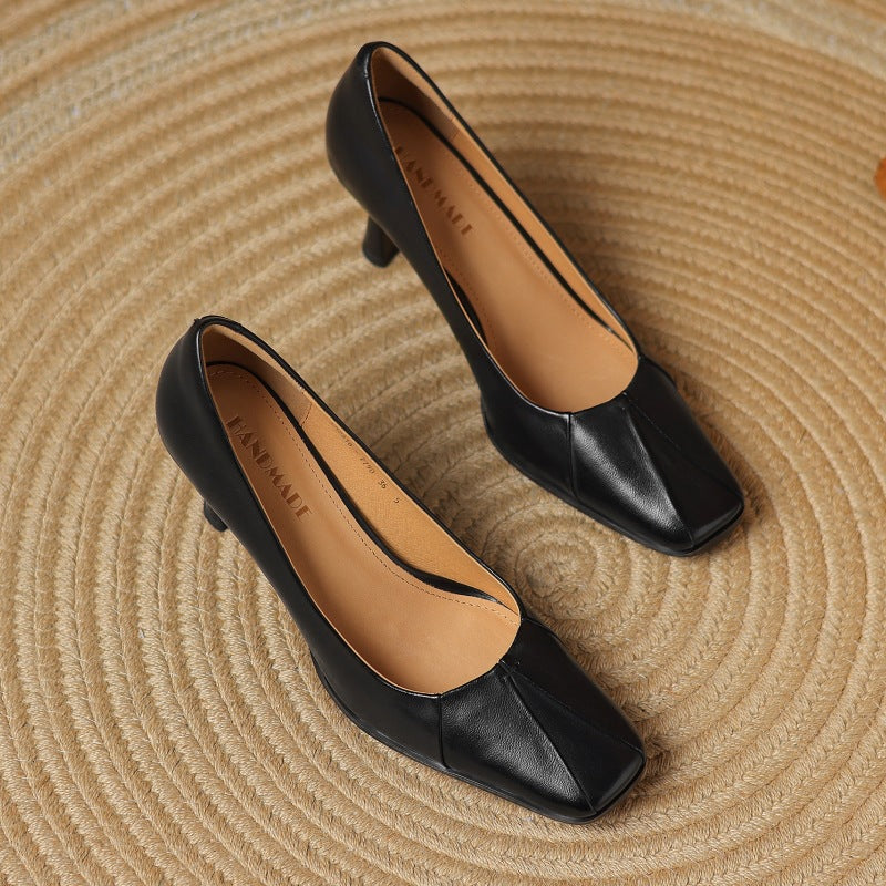 Sole and heel detail of Carolyn pleated leather pumps