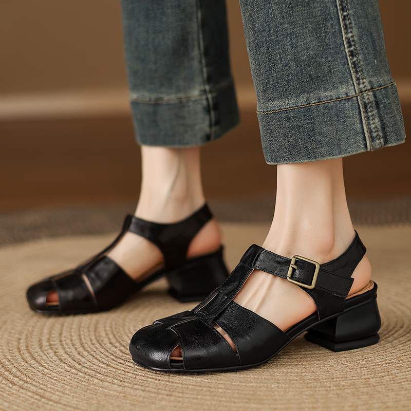 Sole and heel detail of Doreen cutout leather T-bar heels
