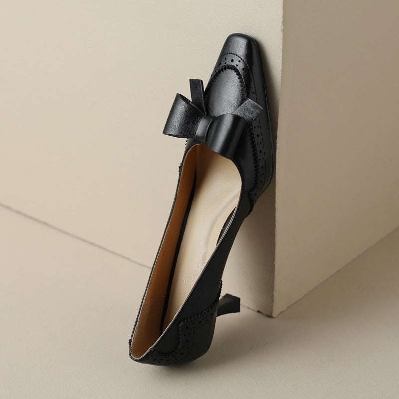 Women's bow leather pumps, front view