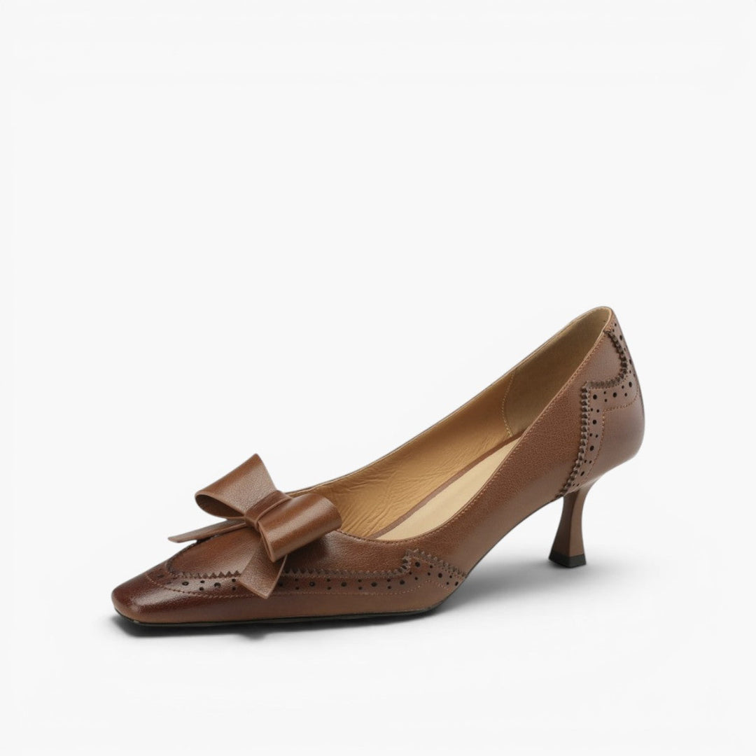 Women's bow leather pumps, side profile