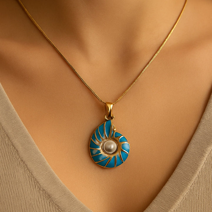 Shell Pearl Pendant Necklace