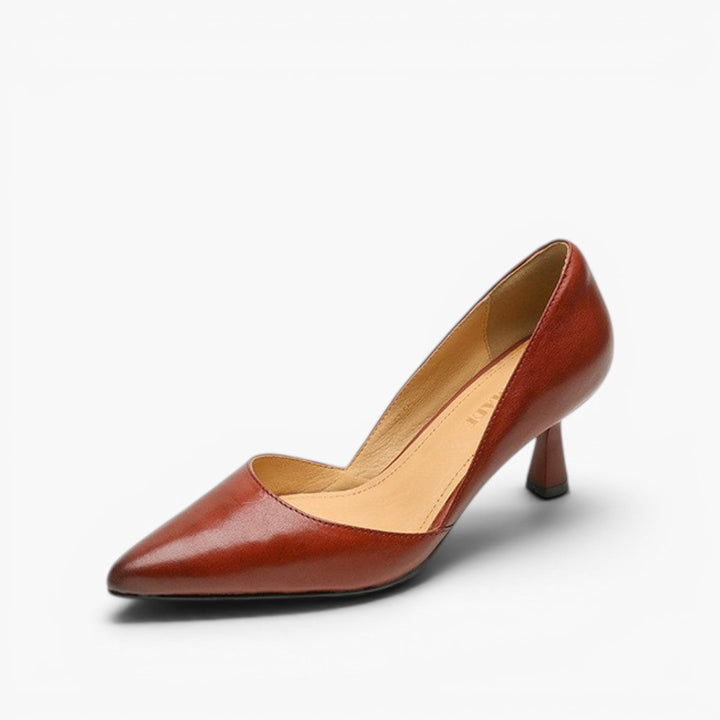 Close-up of mid heel on Gretchen leather pumps