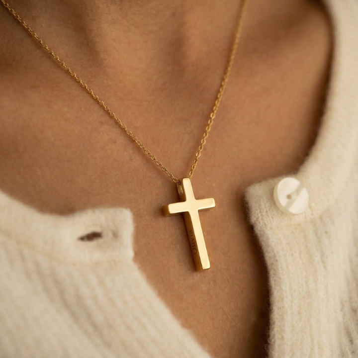 Éternelle™ - Custom Engraved Cross Pendant Necklace
