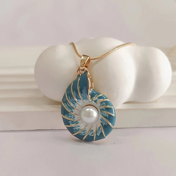 Shell Pearl Pendant Necklace