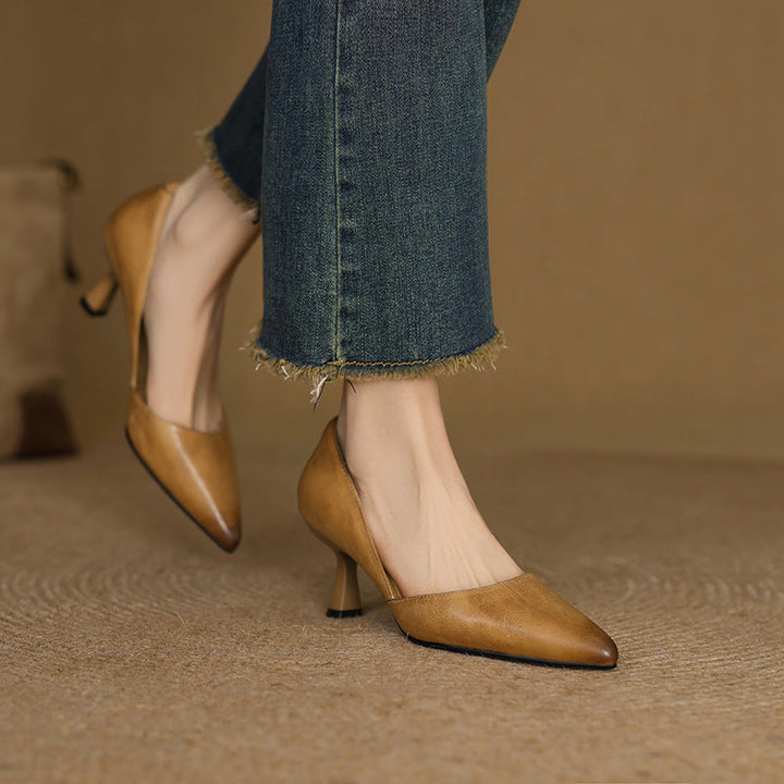 Gretchen pumps, close-up of pointed toe