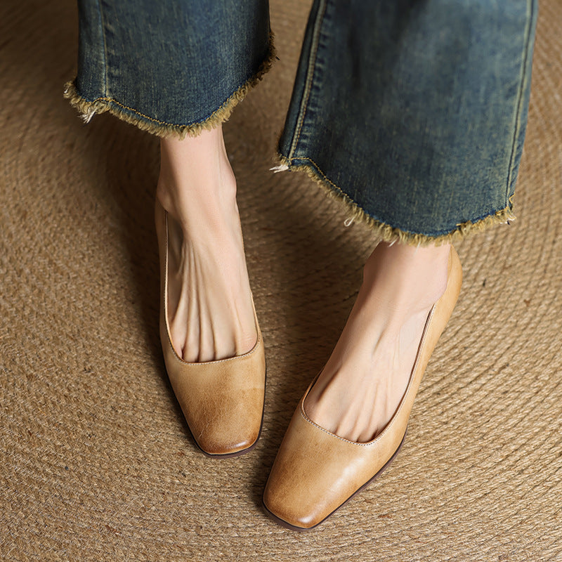 Lorena pumps, close-up of square toe