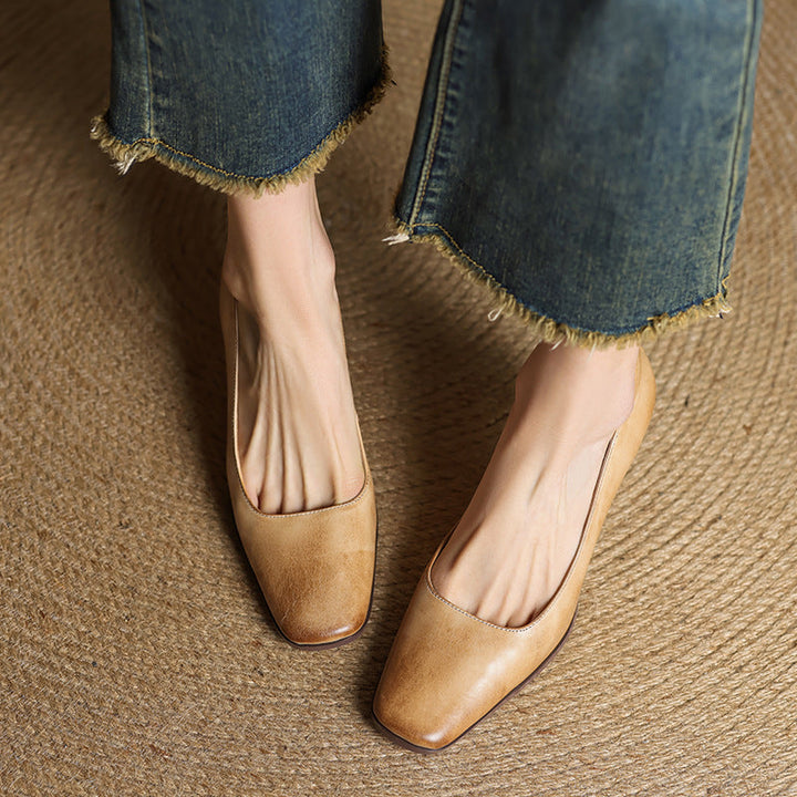 Lorena pumps, close-up of square toe
