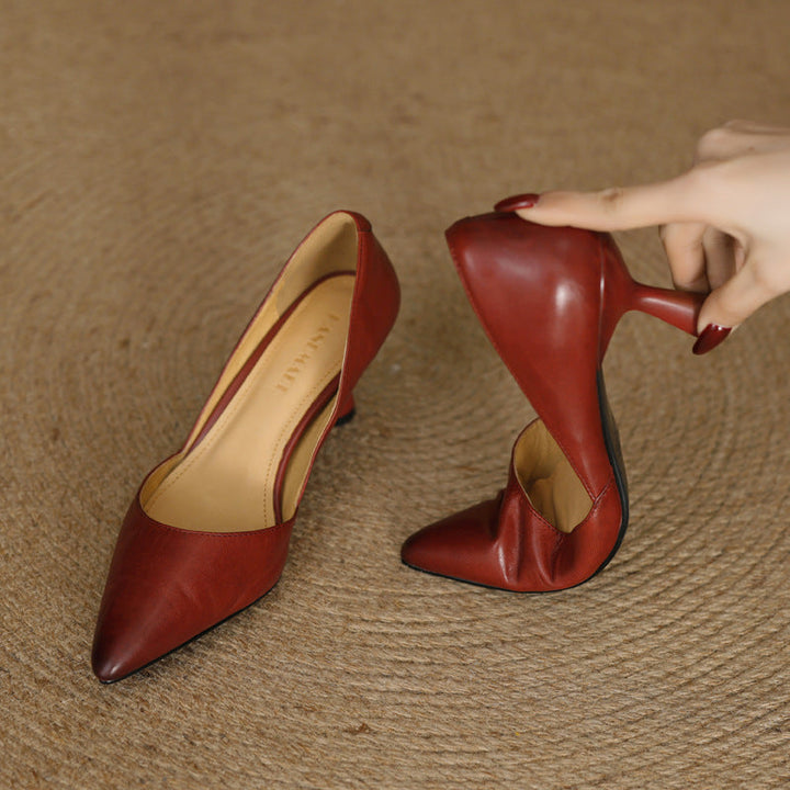 Sole and heel detail of Gretchen leather mid-heel pumps