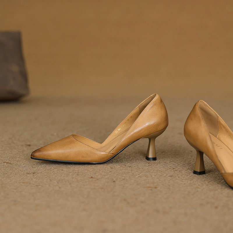 Gretchen pumps, cushioned leather interior detail