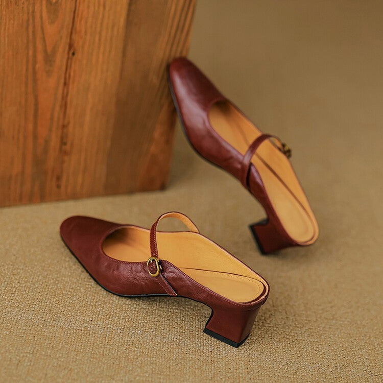 Cushioned leather insole of a strap heeled mule