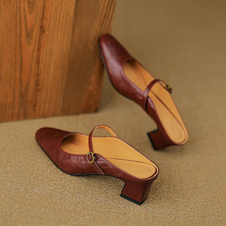 Cushioned leather insole of a strap heeled mule