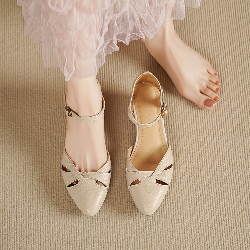 Marianne heels, close-up of sculpted cutwork