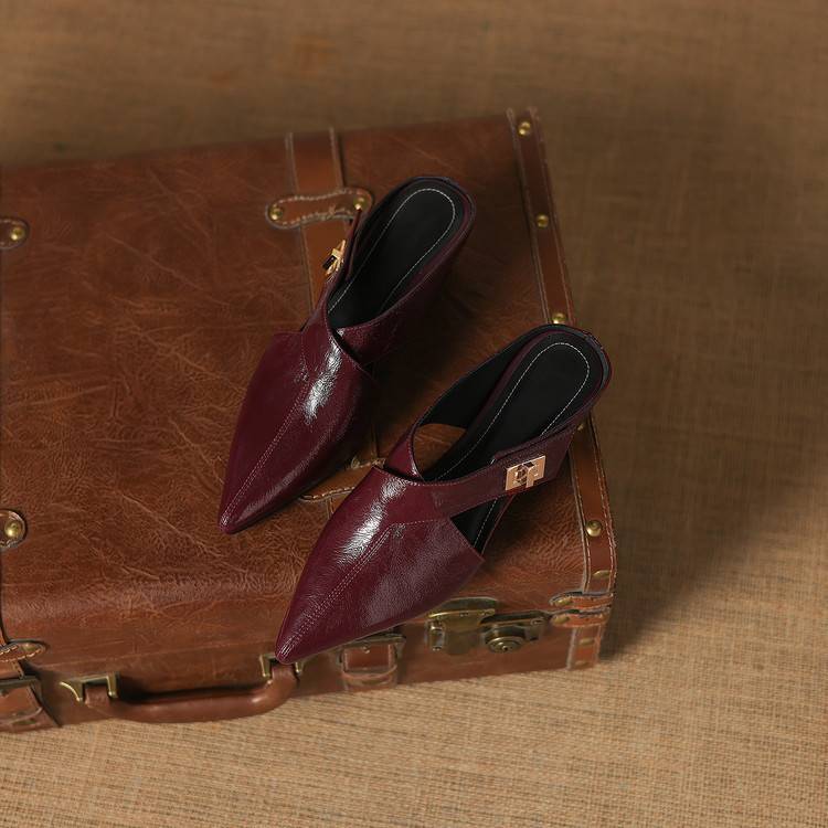 Top-down view of an elongated pointed leather mule