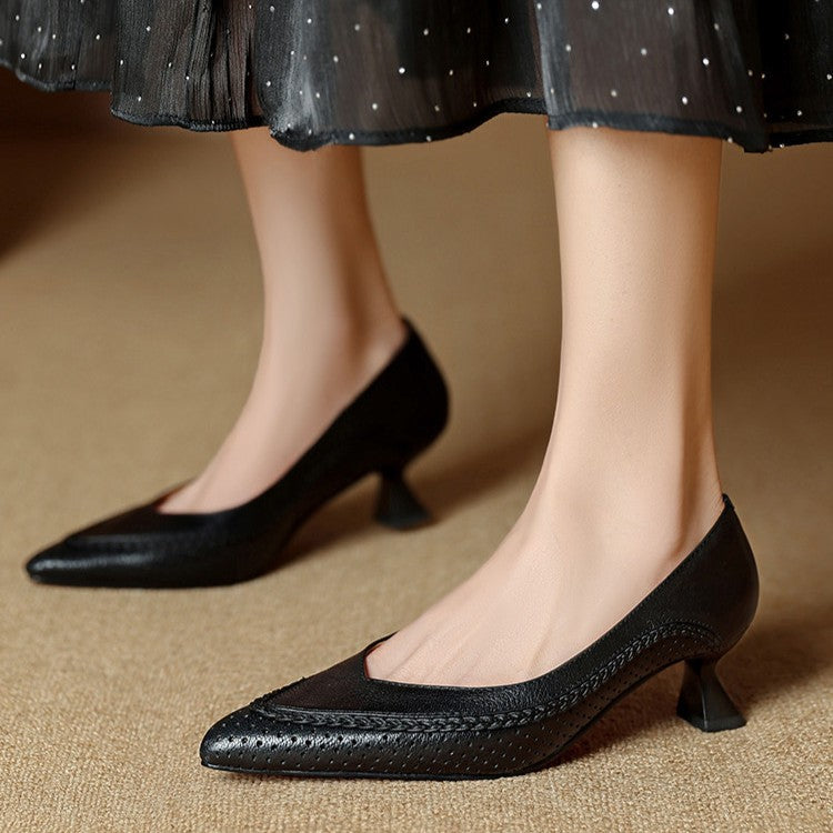 Noir Black lambskin kitten heel with woven-edge detail, three-quarter view