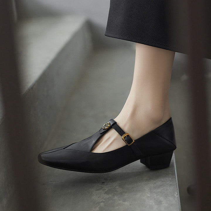 Corinne pumps, front view in Noir Black