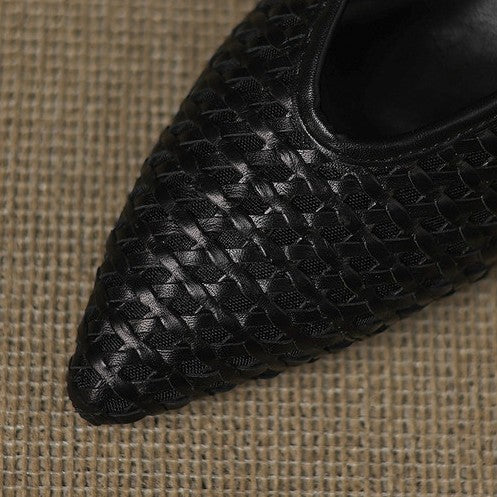 Cushioned leather insole of a woven mule