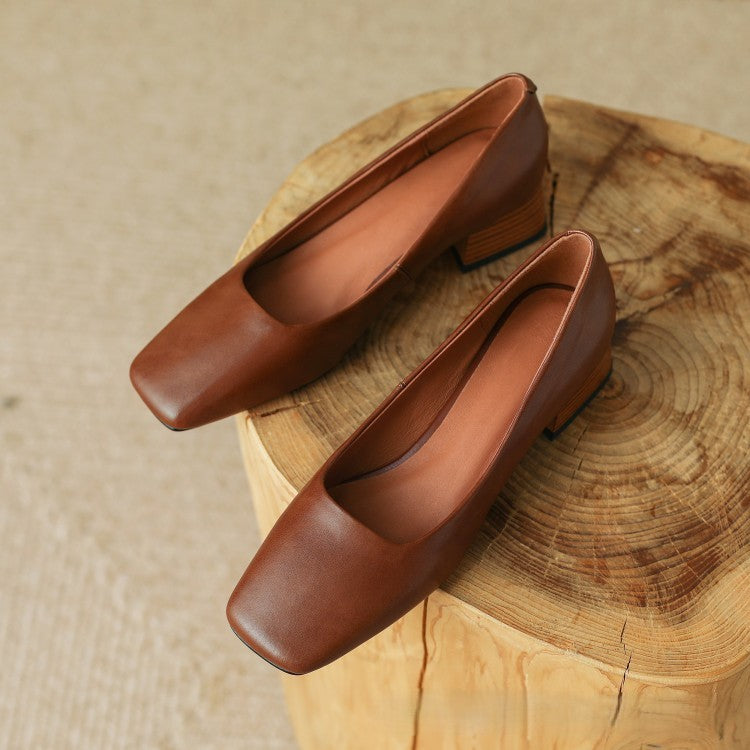 Cushioned leather insole of a square-toe low pump