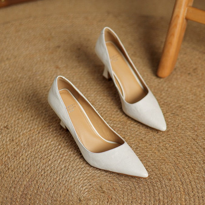 Sole and heel detail of Bernice lambskin leather pumps