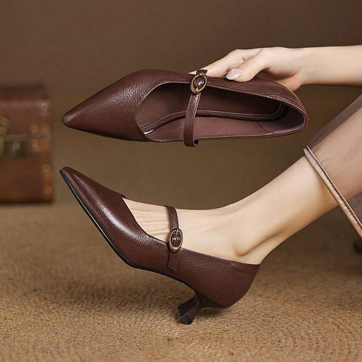 Rosalie kitten heels, close-up of pointed toe
