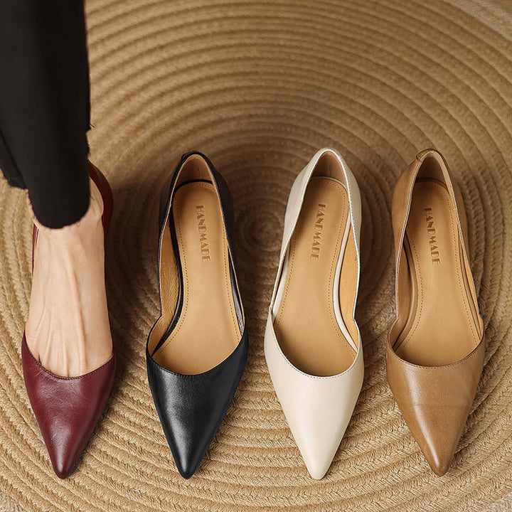 Pointed leather pump, angled heel view