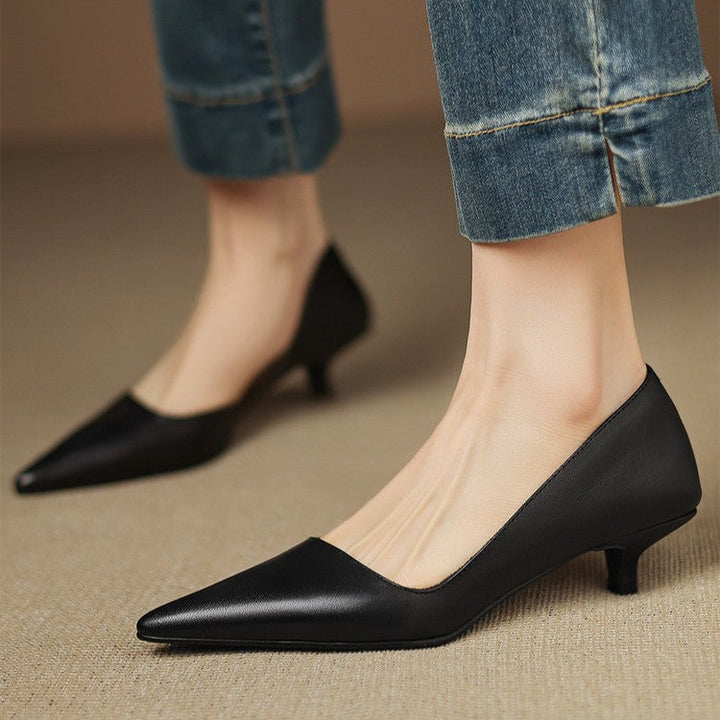 Leather kitten heel pump, angled heel view