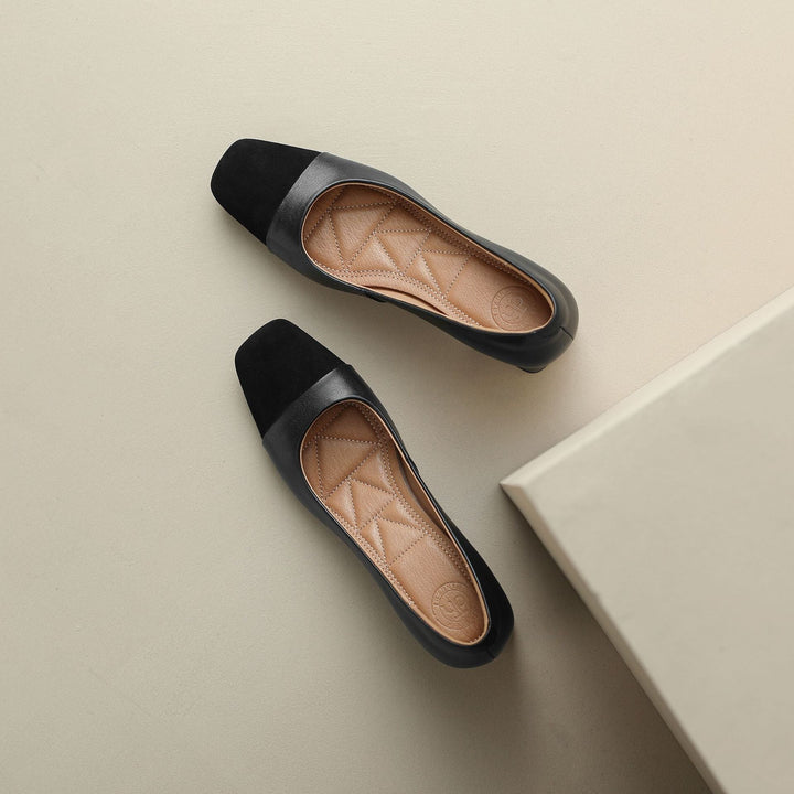 Sole and heel detail of Roberta leather block pumps