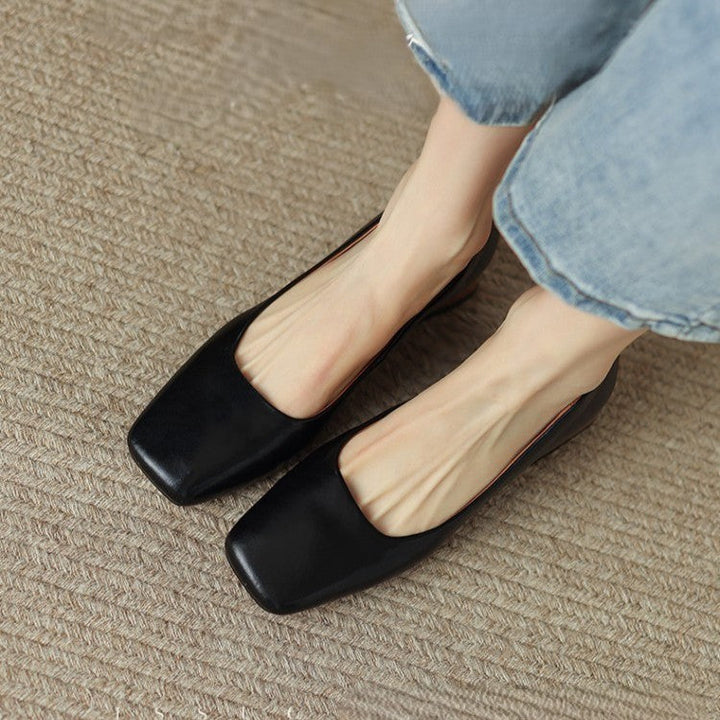 Structured square-toe detail of a leather low pump
