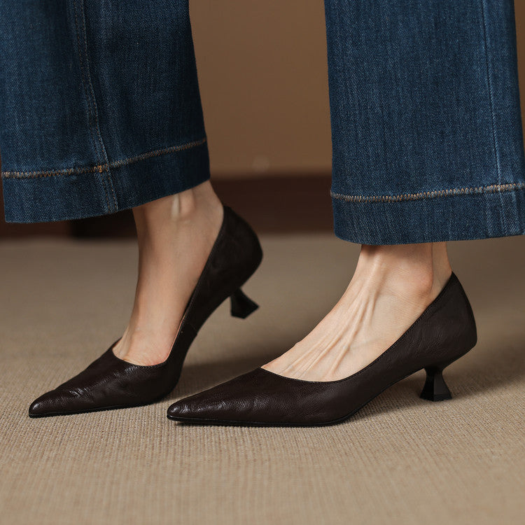 Women's pointed leather low pumps, front view