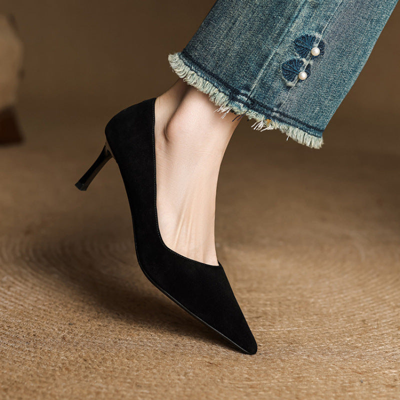 Maxine pumps, close-up of elongated pointed toe